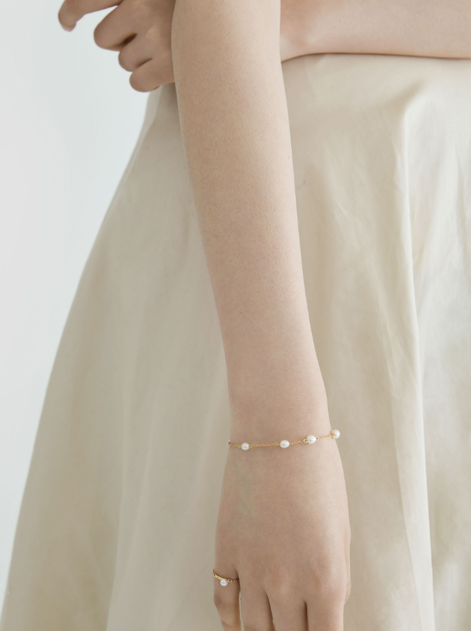 GOLD SMALL PEARLS BRACELATE