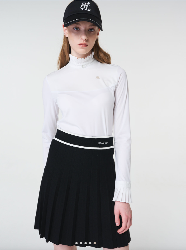 WHITE POET COLLAR TOP WITH FLORWE PIN